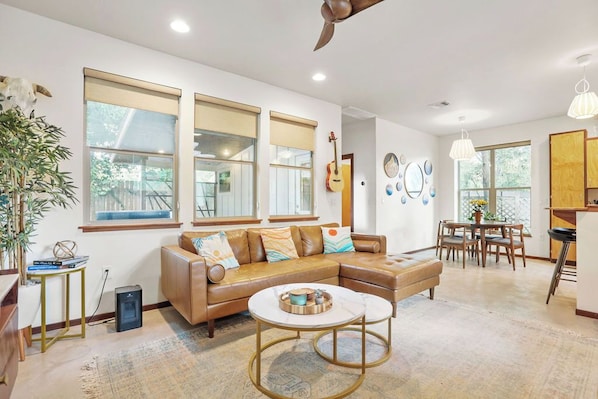 Smart TV, estéreo y monitor de computadora 