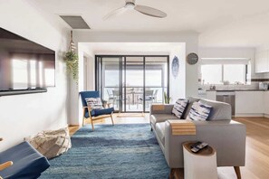 TV, Netflix, streaming services, offices - Oceanfront Apartment with Balcony & Free WiFi (Semaphore Park)