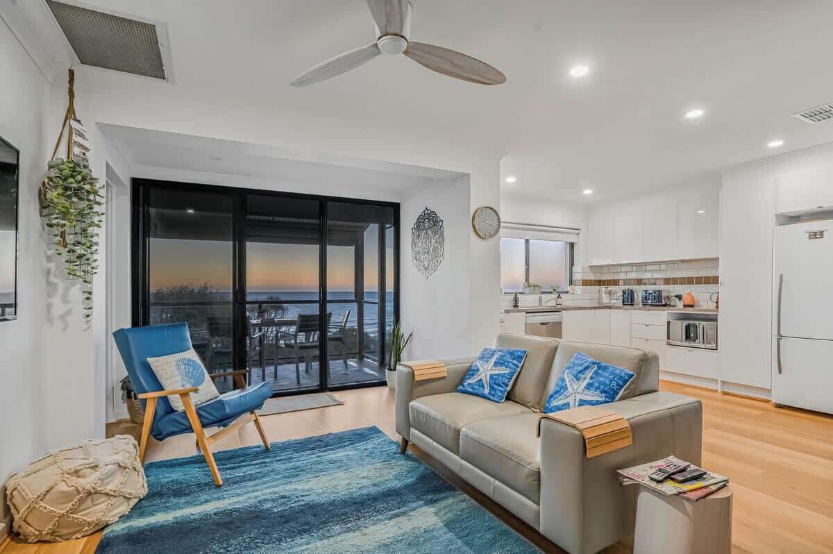 TV, Netflix, streaming services, offices