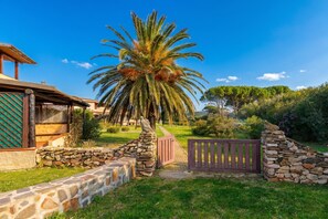 Property grounds - Blue&green House With Shared Pool (Golfo Aranci)