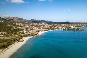 Beach - Blue&green House With Shared Pool (Golfo Aranci)
