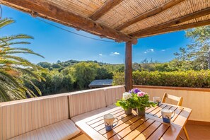 Outdoor dining - Blue&green House With Shared Pool (Golfo Aranci)