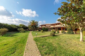 المنطقة المحيطة بالمنشأة