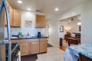 Interior - Tranquil 2 Bedroom w/ Fenced Yard...Walking Distance to La Mesa Village (La Mesa)