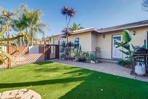 Terrace/patio - Tranquil 2 Bedroom w/ Fenced Yard...Walking Distance to La Mesa Village (La Mesa)