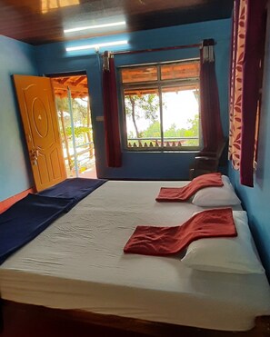 3 bedrooms, WiFi - Indipendent Beach view cottages (Gokarna)