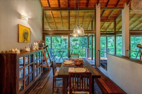 Refrigerador con freezer, cafetera expreso, cafetera/tetera