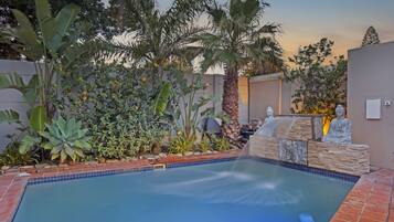 Nhà trăng mật | Khu phòng khách | TV