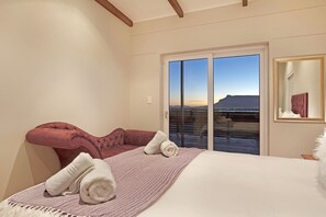 Honeymoon House | 5 bedrooms, iron/ironing board, free WiFi, bed sheets - Thyme and Again (Cape Town)