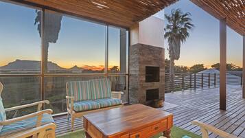 Nhà trăng mật | Khu phòng khách | TV