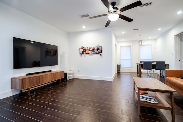 Smart TV, Netflix, streaming services