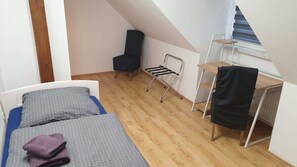 4 bedrooms, desk, WiFi, bed sheets