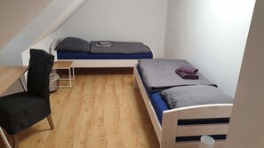 4 Schlafzimmer, Schreibtisch, WLAN, Bettwäsche