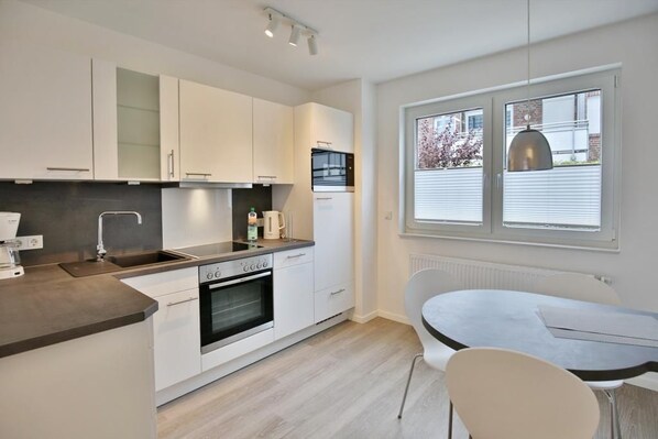 Køleskab, mikrobølgeovn, ovn, opvaskemaskine