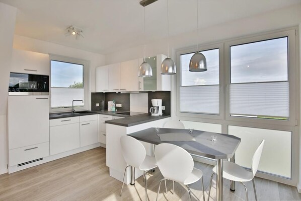 Køleskab, mikrobølgeovn, ovn, opvaskemaskine