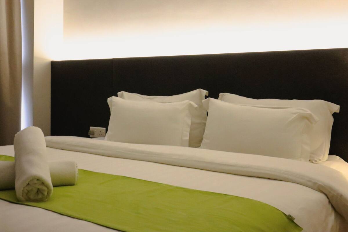 comfort penthouse | 2 bedrooms, minibar, desk, laptop workspace