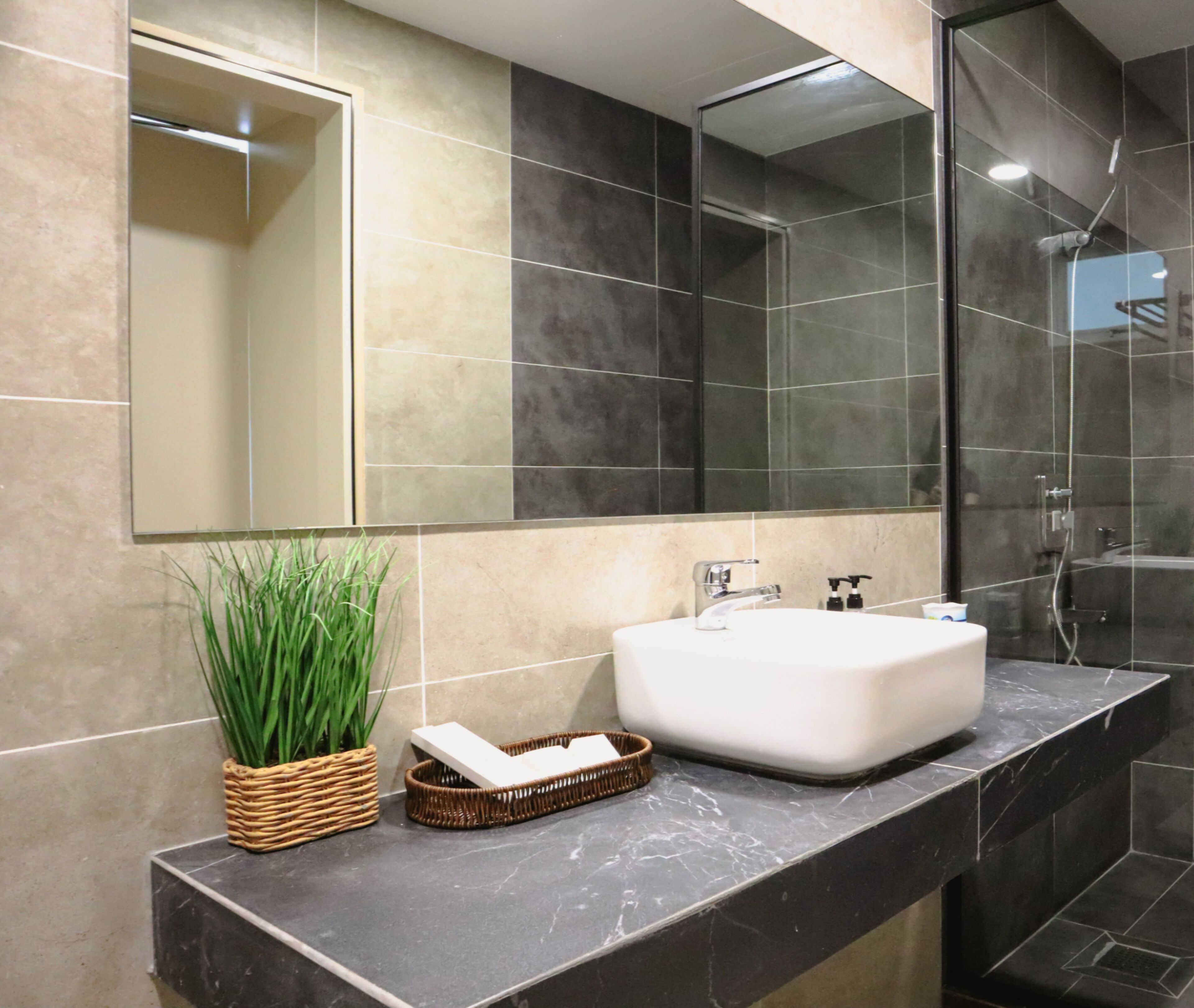 comfort penthouse | bathroom | free toiletries, hair dryer, slippers, bidet