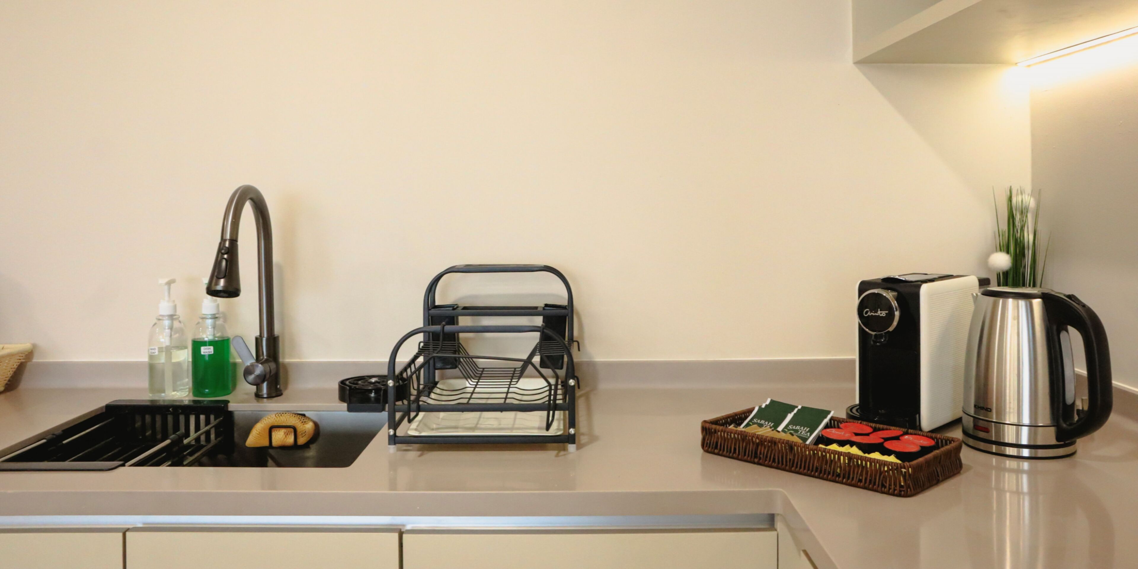 comfort penthouse | private kitchen | espresso maker, electric kettle, dining tables