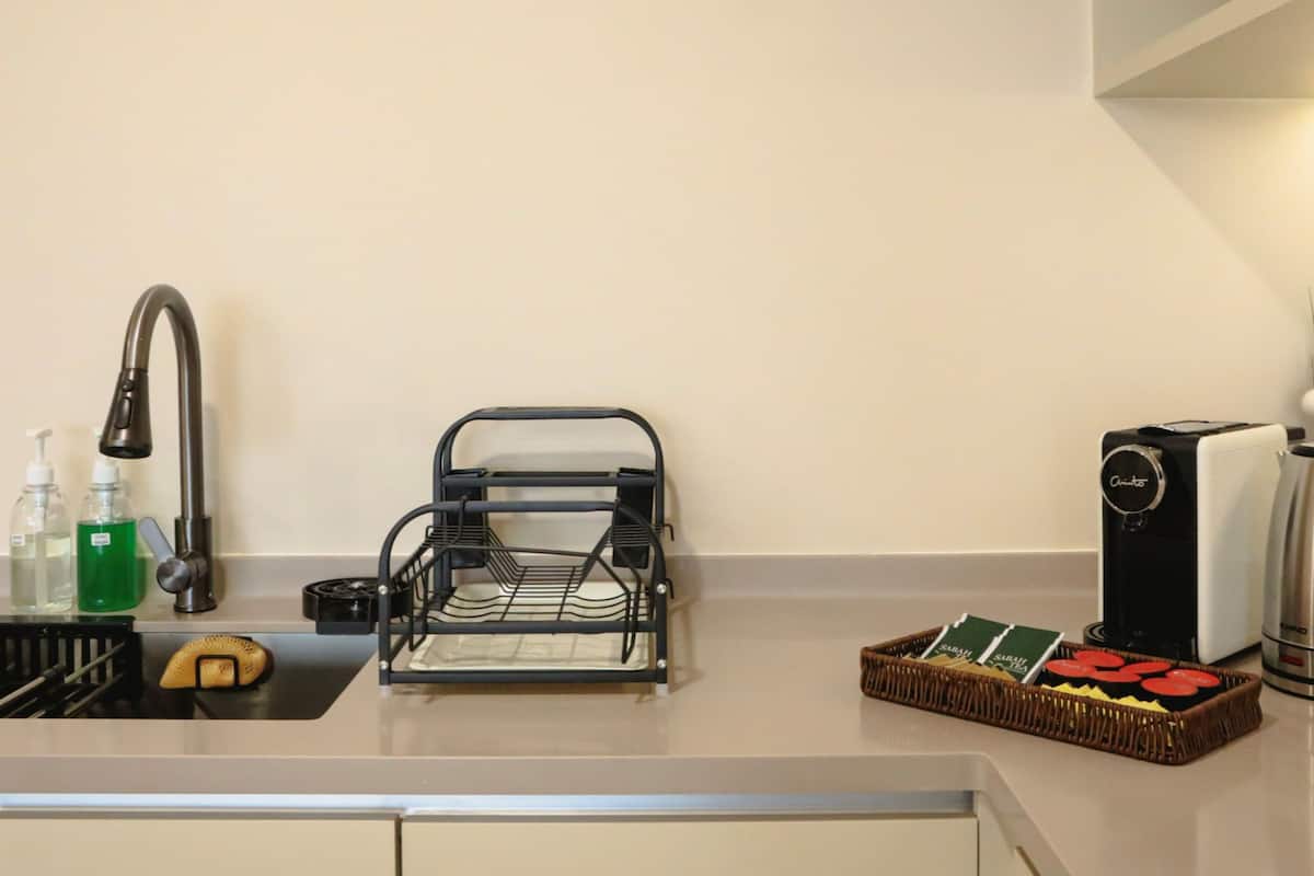 comfort penthouse | private kitchen | espresso maker, electric kettle, dining tables