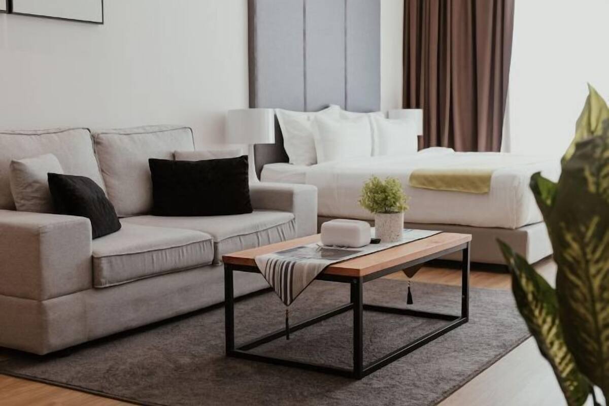 2 bedrooms, minibar, desk, laptop workspace