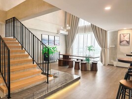 Penthouse Duplex Duplex with Sea View | Living area | 65-inch Smart TV with digital channels, TV, Netflix