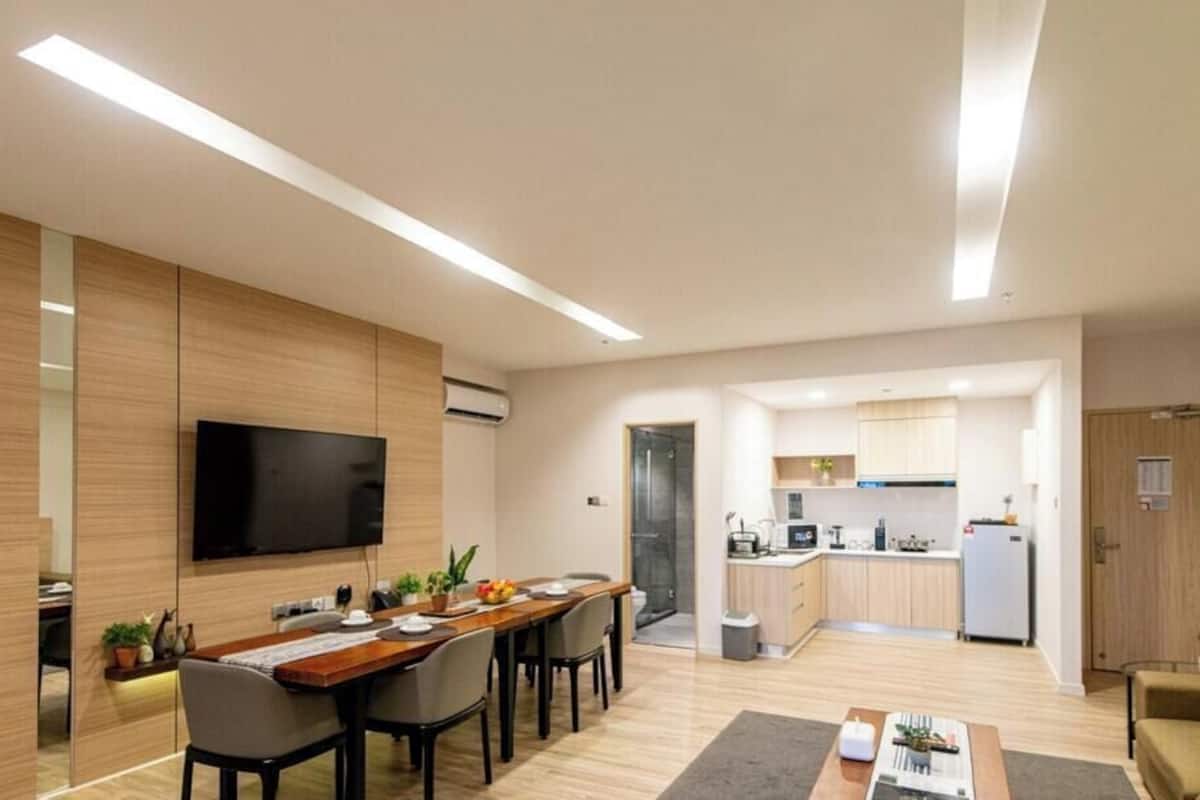 2-Bedroom Executive Suite with City View | 2 bedrooms, minibar, desk, laptop workspace