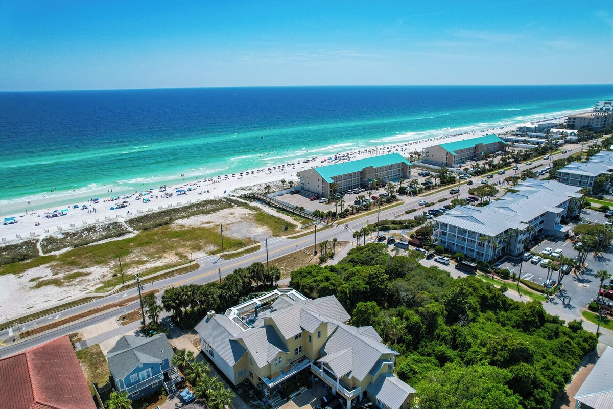 Photo 9 of 7 BR, Gulf Views, Across From Beach, Movie Theater, Pool/Spa, Discount Golf Cart