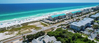 7 BR, Gulf Views, Across From Beach, Movie Theater, Pool/Spa, Discount Golf Cart