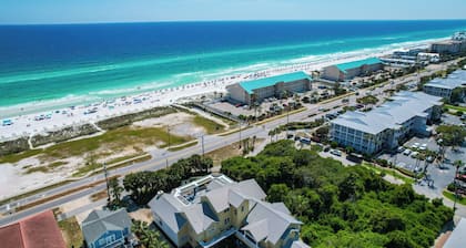 7 BR, Gulf Views, Across From Beach, Movie Theater, Pool/Spa, Discount Golf Cart