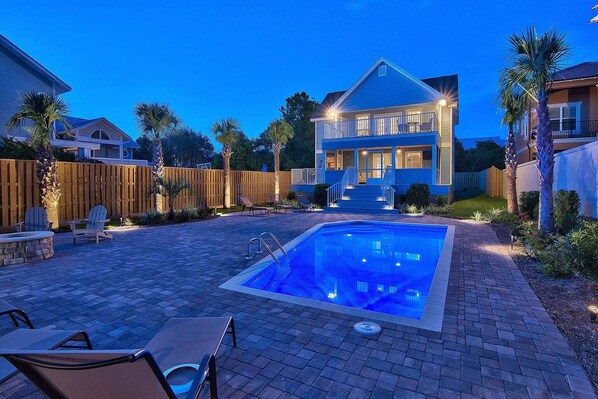 Outdoor pool, a heated pool