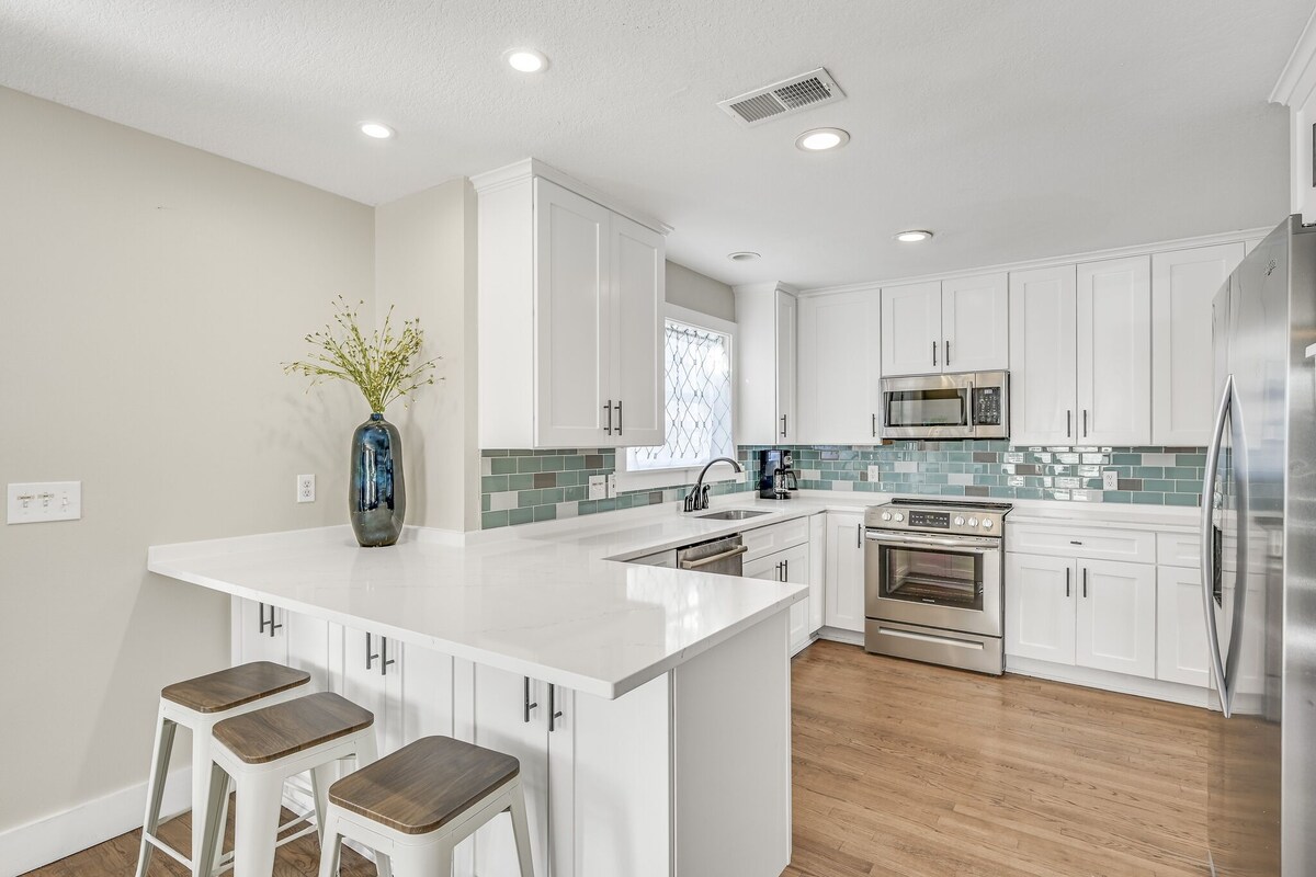 Photo 17 of 7 BR, Gulf Views, Across From Beach, Movie Theater, Pool/Spa, Discount Golf Cart