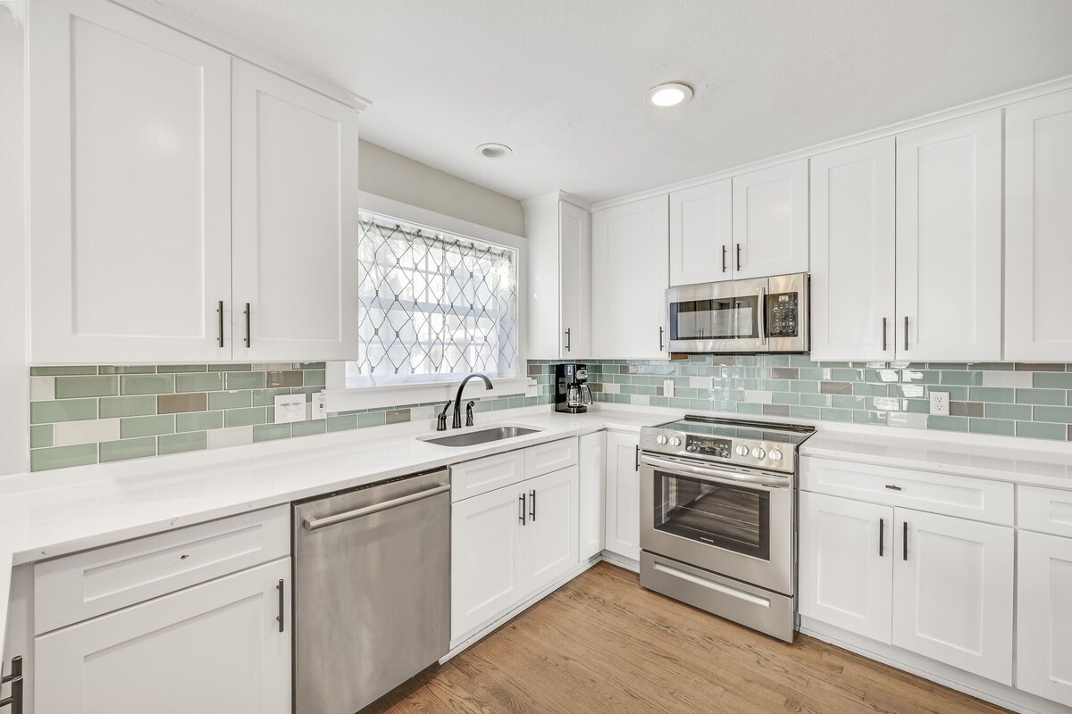 Photo 14 of 7 BR, Gulf Views, Across From Beach, Movie Theater, Pool/Spa, Discount Golf Cart