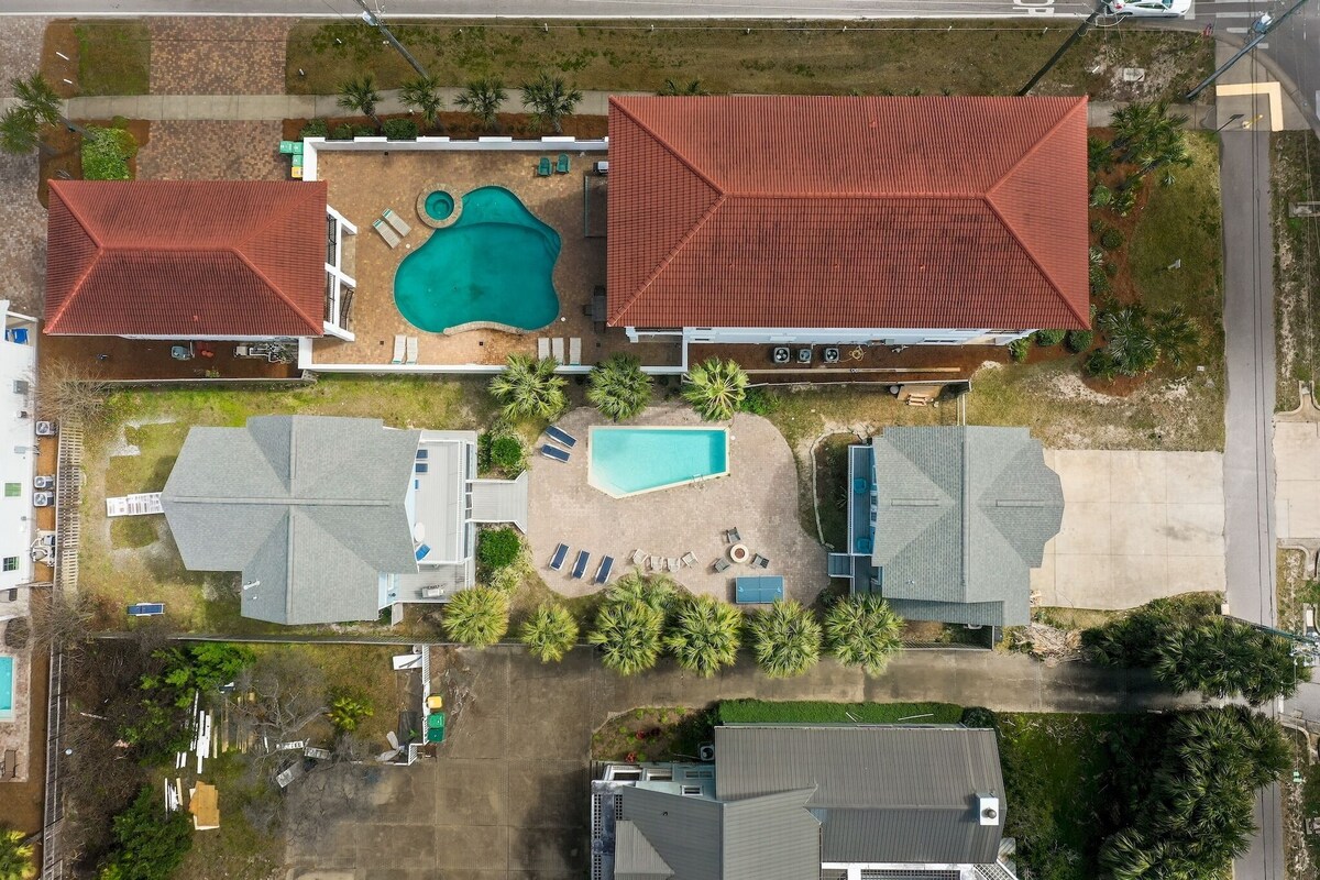 Photo 48 of 7 BR, Gulf Views, Across From Beach, Movie Theater, Pool/Spa, Discount Golf Cart