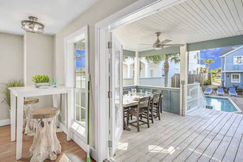 7 BR, Gulf Views, Across From Beach, Movie Theater, Pool/Spa, Discount Golf Cart