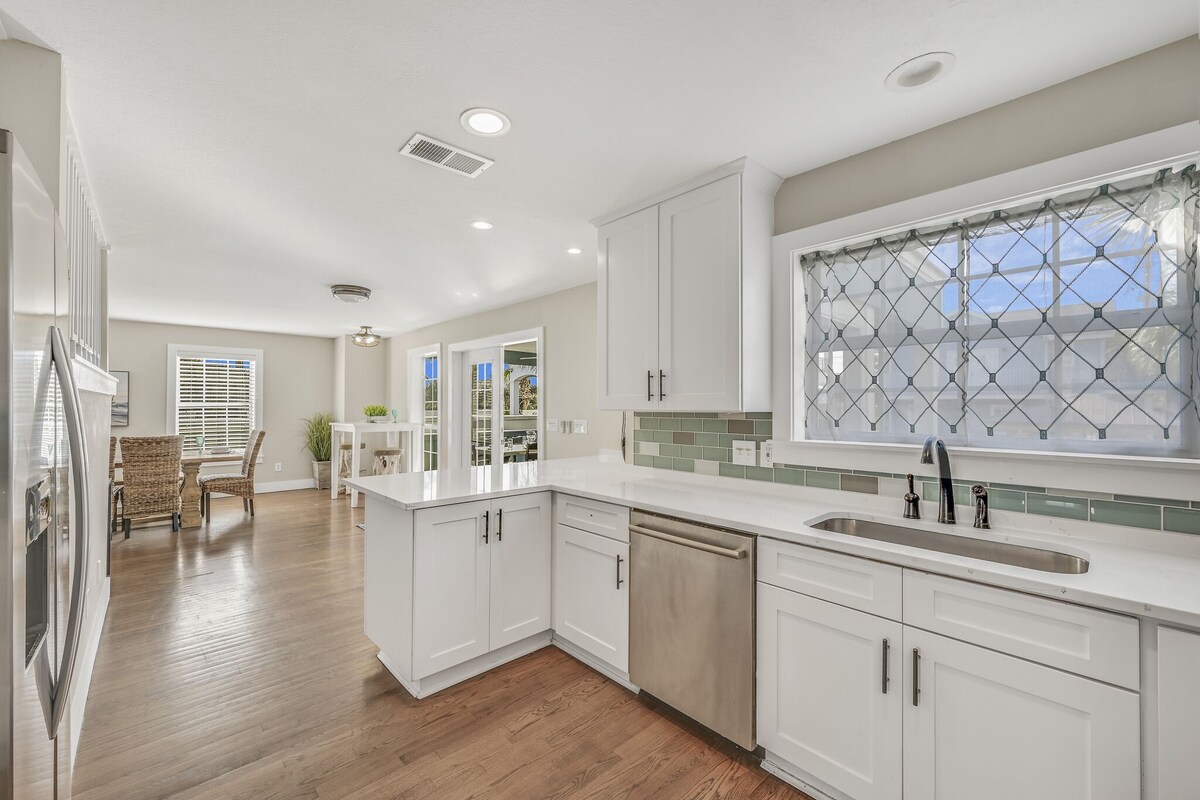 Photo 13 of 7 BR, Gulf Views, Across From Beach, Movie Theater, Pool/Spa, Discount Golf Cart