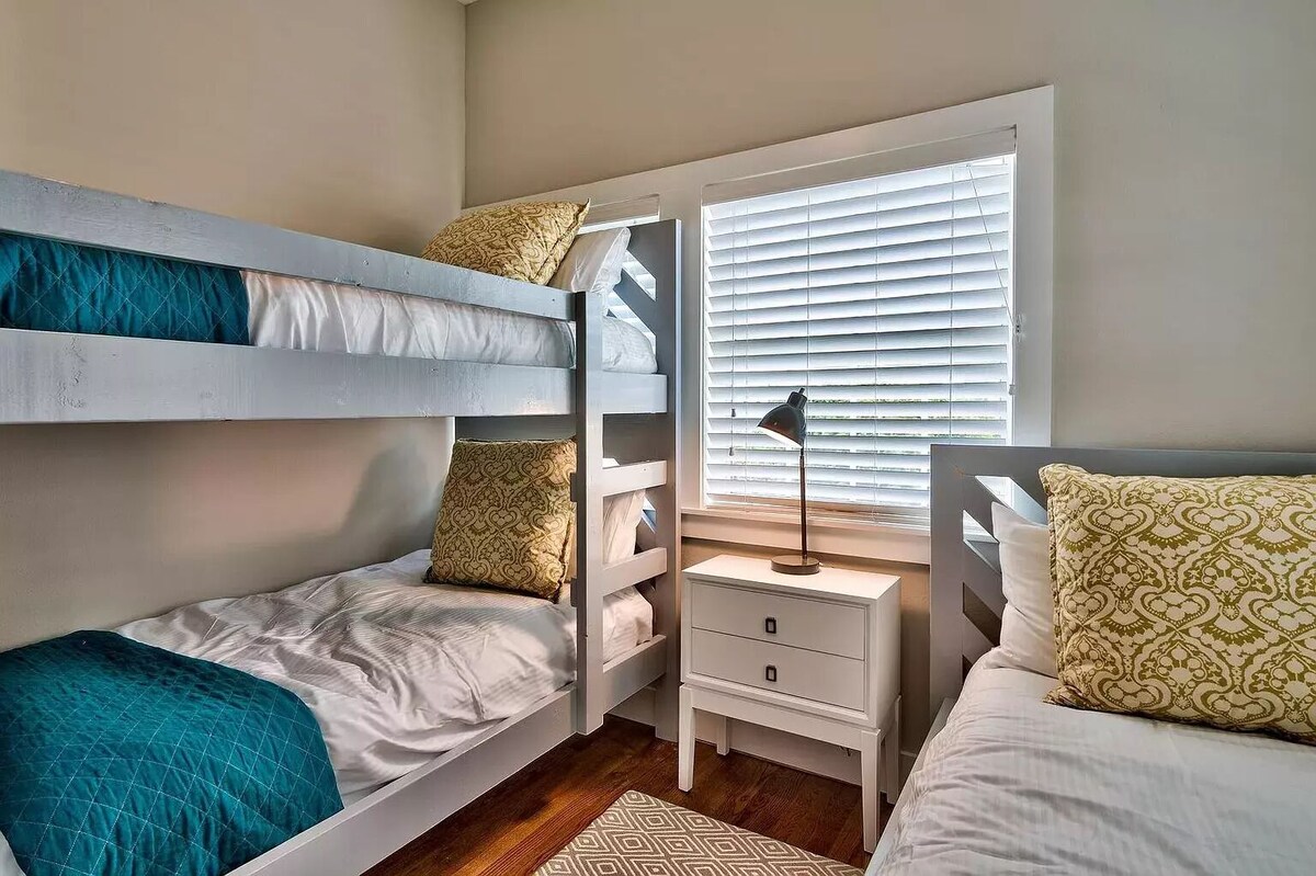 Photo 33 of 7 BR, Gulf Views, Across From Beach, Movie Theater, Pool/Spa, Discount Golf Cart
