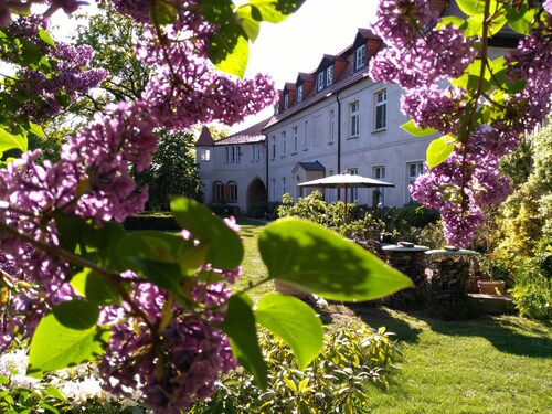 Stylish apartment in a manor house - rural hideaway in the countryside