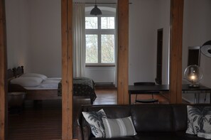 2 Schlafzimmer, Schreibtisch, Reisekinderbett, kostenloses WLAN