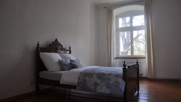 2 bedrooms, desk, travel crib, free WiFi