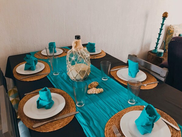 Casa, 3 habitaciones, con acceso para personas discapacitadas, alberca privada | Comedor