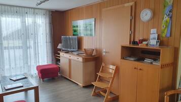 Apartment, 3 Bedrooms, Accessible, Smoking | Room amenity