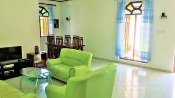 Villa, 2 Bedrooms, Accessible | Living room
