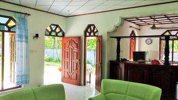 Villa, 2 Bedrooms, Accessible | Living room