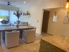 Departamento, 3 habitaciones, para fumadores, balcón | Restaurantes