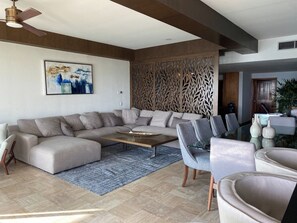 Apartemen, 4 kamar tidur, Boleh Merokok, balkon | Area keluarga