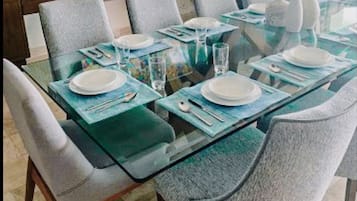 Departamento, 4 habitaciones, para fumadores, balcón | Comedor
