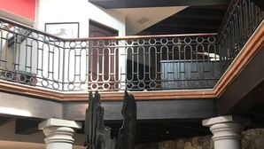 Nhà, nhiều phòng ngủ, hút thuốc, hồ bơi riêng | Hành lang
