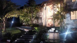 Nhà, nhiều phòng ngủ, hút thuốc, hồ bơi riêng | Ngoại thất