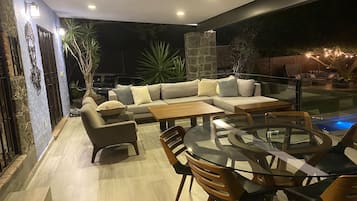 House, 3 Bedrooms, Smoking, Private Pool | Dining
