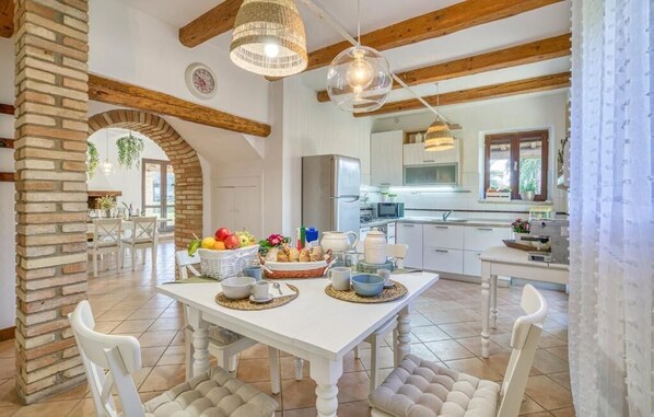 Interior - Villa Bentivoglio - Holiday Home With Swimming Pool (Montelupone)